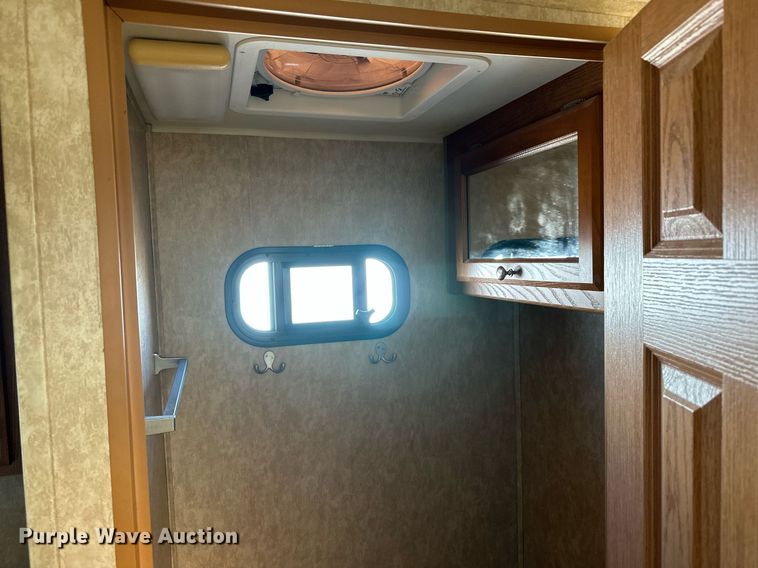 image for item EQ4753 2006 Dutchmen Colorado camper