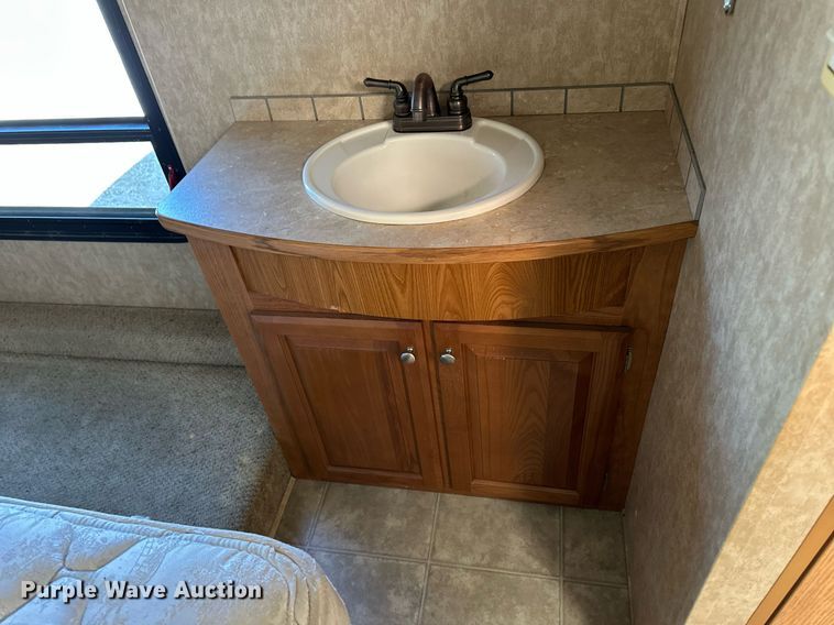 image for item EQ4753 2006 Dutchmen Colorado camper