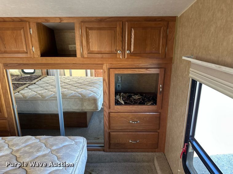 image for item EQ4753 2006 Dutchmen Colorado camper