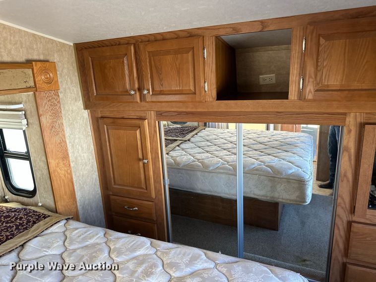 image for item EQ4753 2006 Dutchmen Colorado camper