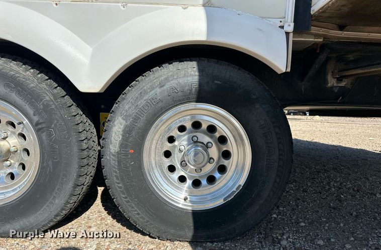 image for item EQ4753 2006 Dutchmen Colorado camper