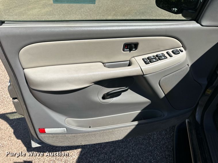 image for item EQ4756 2000 Chevrolet Tahoe LS SUV