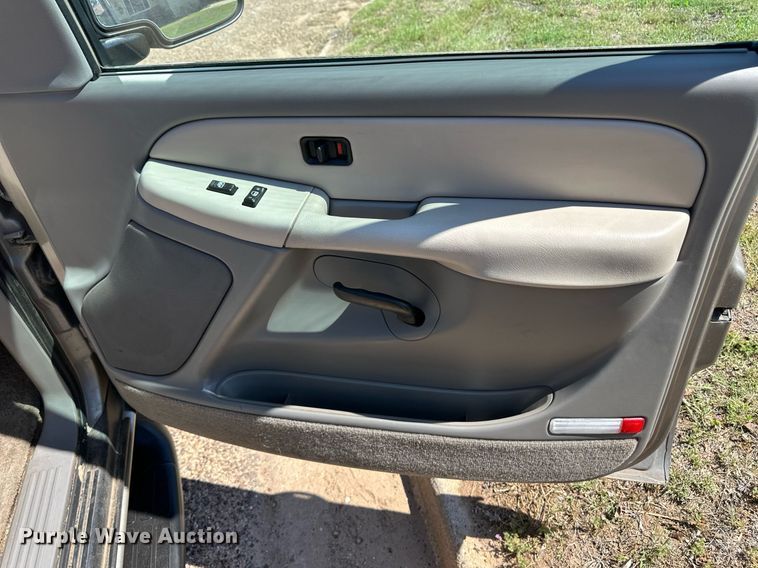 image for item EQ4756 2000 Chevrolet Tahoe LS SUV