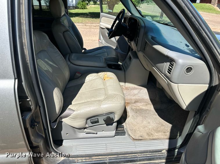 image for item EQ4756 2000 Chevrolet Tahoe LS SUV