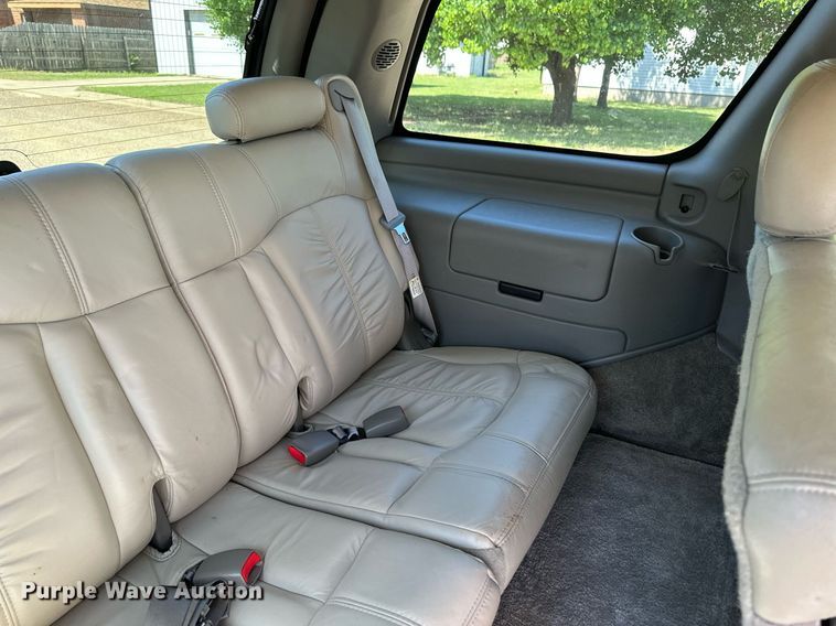 image for item EQ4756 2000 Chevrolet Tahoe LS SUV