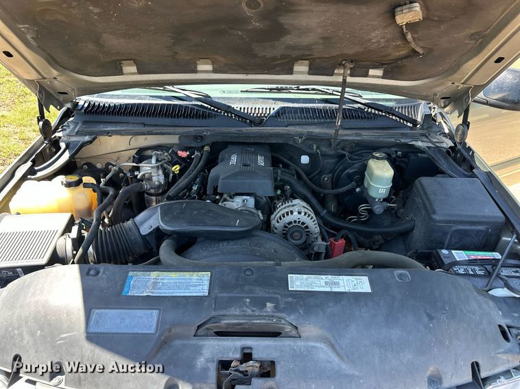 image for item EQ4756 2000 Chevrolet Tahoe LS SUV