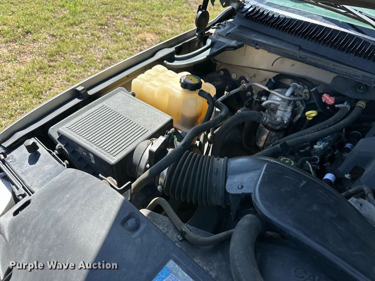 image for item EQ4756 2000 Chevrolet Tahoe LS SUV