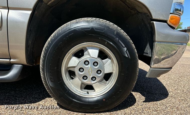 image for item EQ4756 2000 Chevrolet Tahoe LS SUV