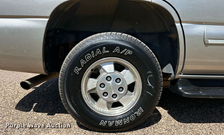 image for item EQ4756 2000 Chevrolet Tahoe LS SUV