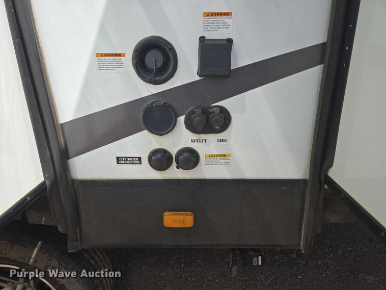 image for item ER5227 2022 Heartland 3100BH MPG camper