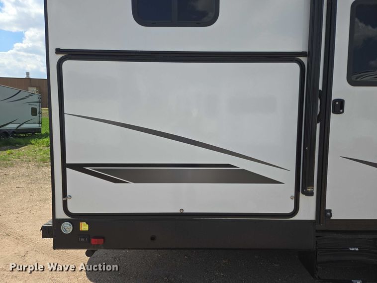 image for item ER5227 2022 Heartland 3100BH MPG camper