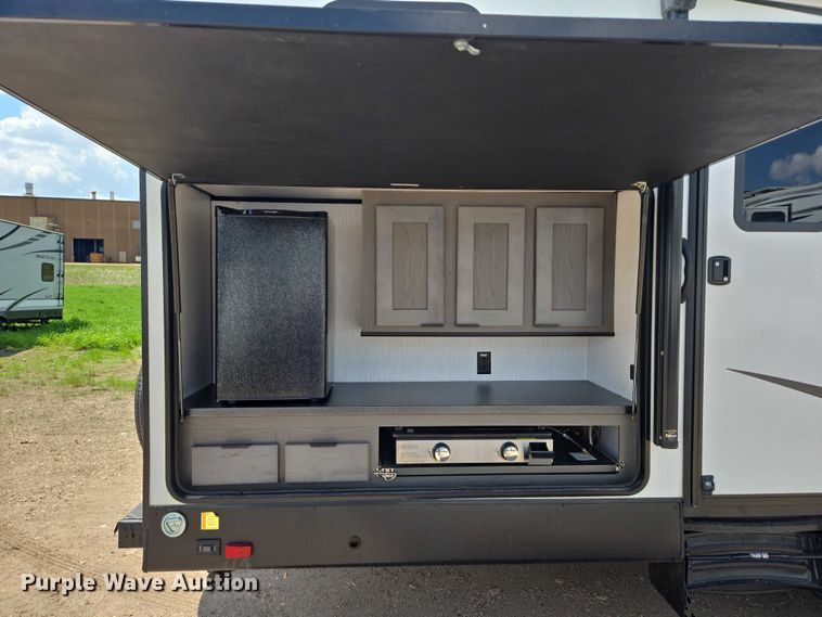 image for item ER5227 2022 Heartland 3100BH MPG camper