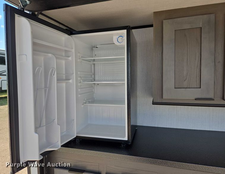 image for item ER5227 2022 Heartland 3100BH MPG camper