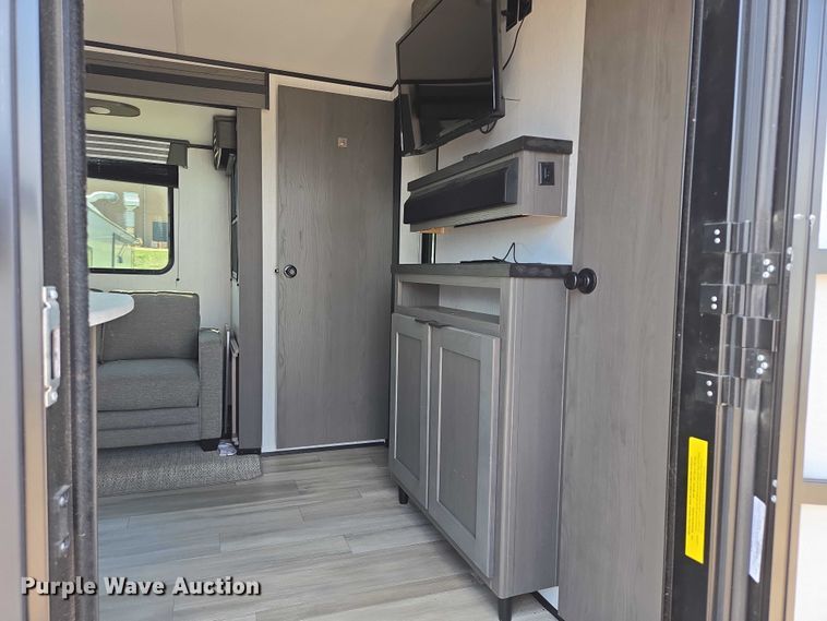 image for item ER5227 2022 Heartland 3100BH MPG camper