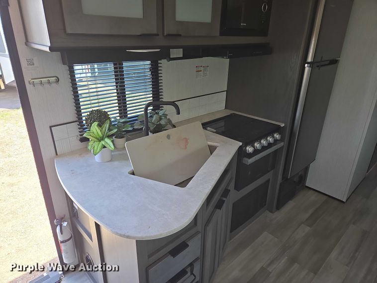 image for item ER5227 2022 Heartland 3100BH MPG camper