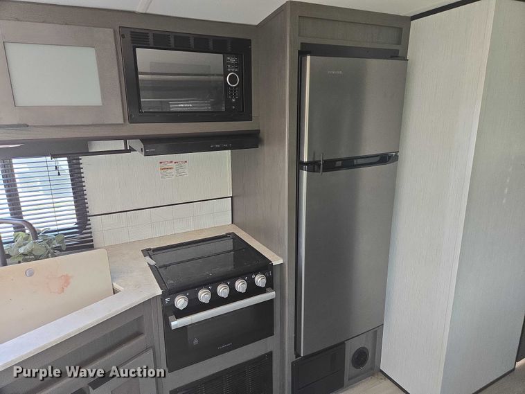 image for item ER5227 2022 Heartland 3100BH MPG camper