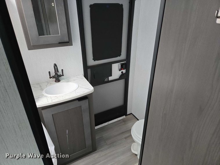 image for item ER5227 2022 Heartland 3100BH MPG camper