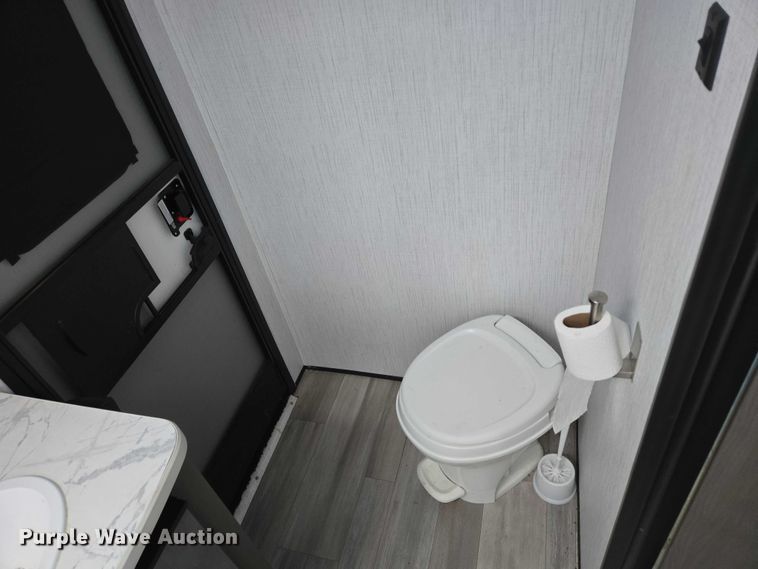 image for item ER5227 2022 Heartland 3100BH MPG camper