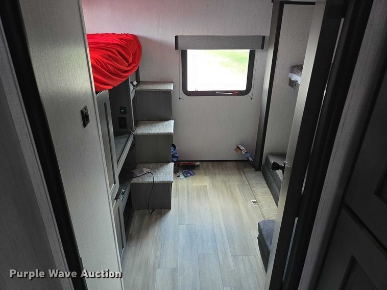 image for item ER5227 2022 Heartland 3100BH MPG camper