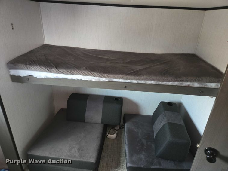 image for item ER5227 2022 Heartland 3100BH MPG camper