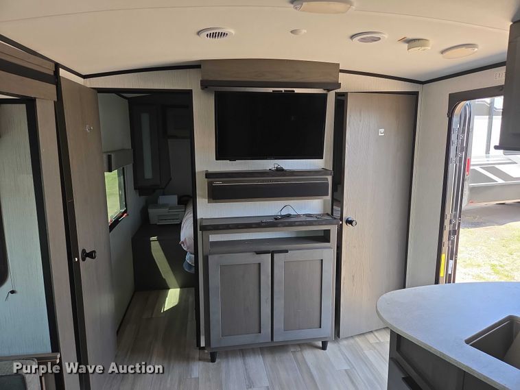 image for item ER5227 2022 Heartland 3100BH MPG camper