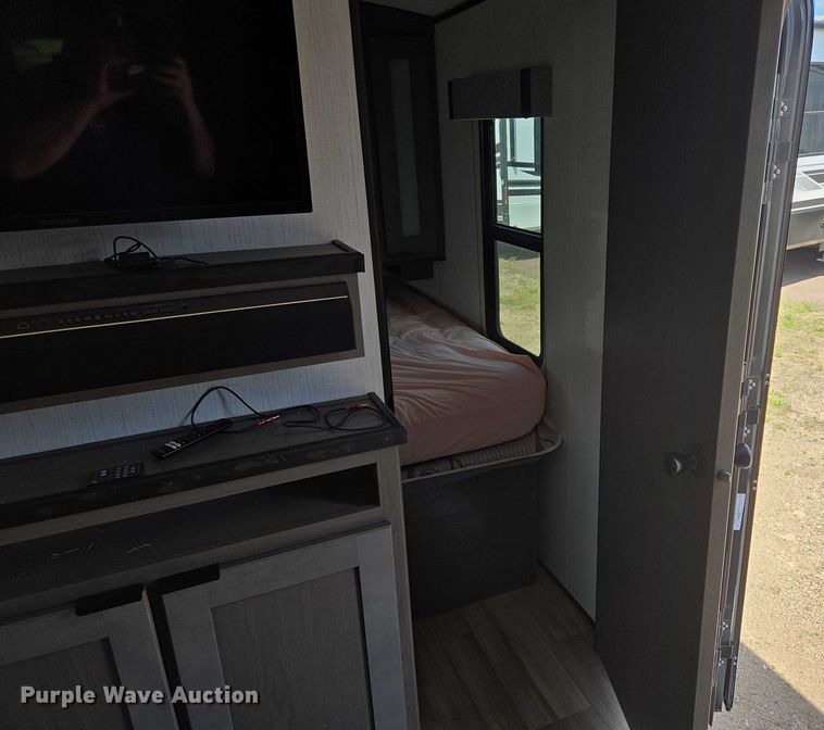 image for item ER5227 2022 Heartland 3100BH MPG camper