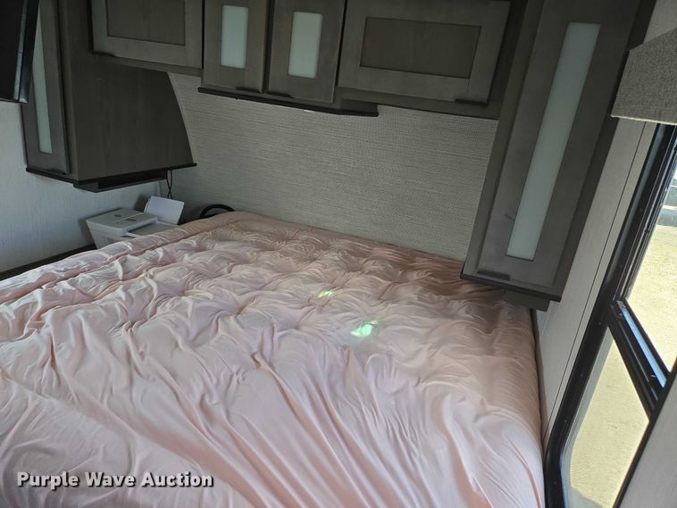 image for item ER5227 2022 Heartland 3100BH MPG camper