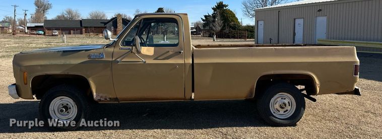 image for item ER8930 1976 Chevrolet K10 pickup truck