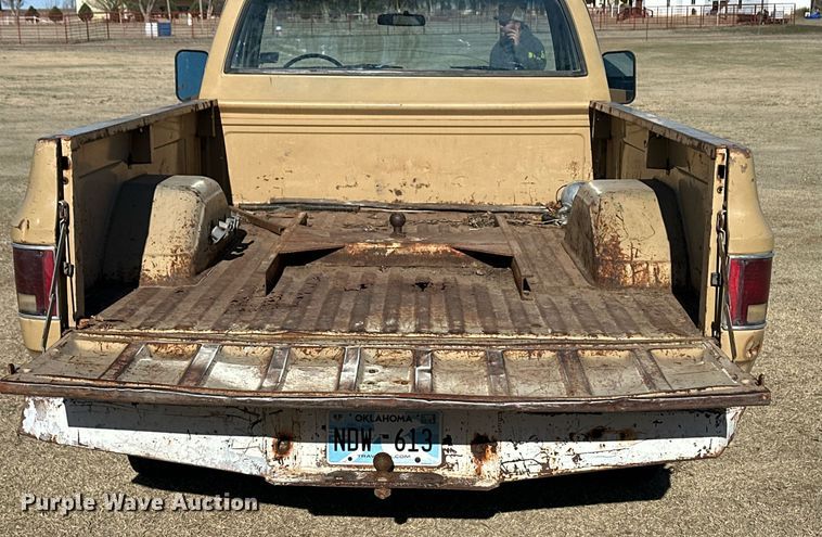 image for item ER8930 1976 Chevrolet K10 pickup truck