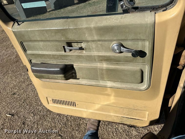 image for item ER8930 1976 Chevrolet K10 pickup truck