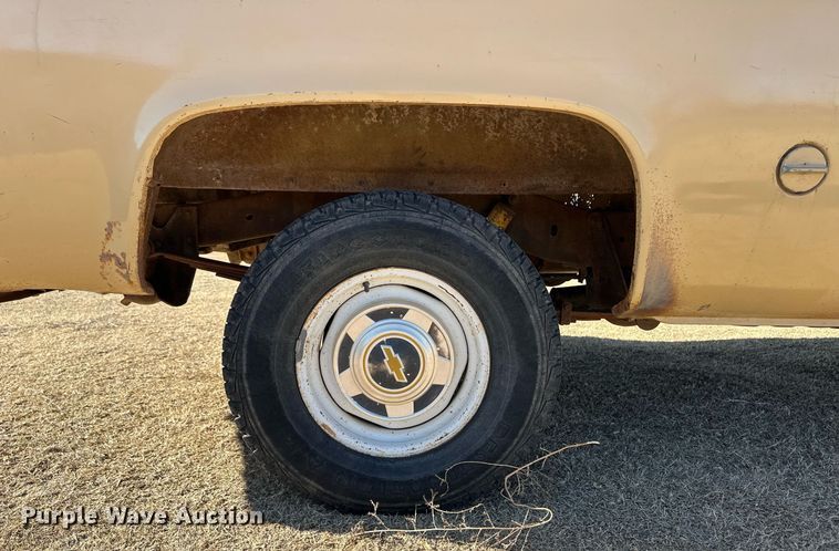 image for item ER8930 1976 Chevrolet K10 pickup truck