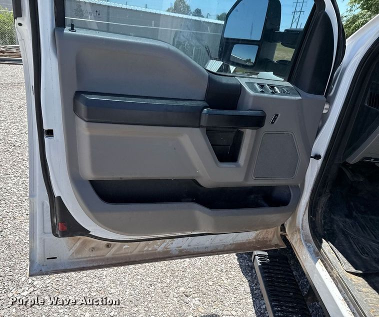 image for item IE9134 2021 Ford F250 Super Duty XL SuperCab pickup truck