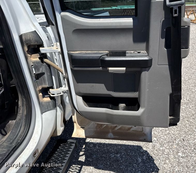 image for item IE9134 2021 Ford F250 Super Duty XL SuperCab pickup truck