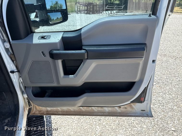 image for item IE9134 2021 Ford F250 Super Duty XL SuperCab pickup truck