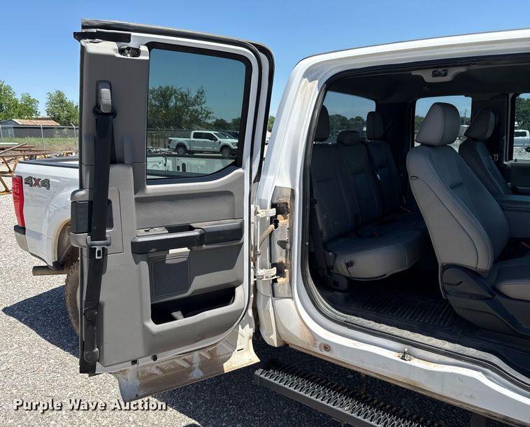 image for item IE9134 2021 Ford F250 Super Duty XL SuperCab pickup truck