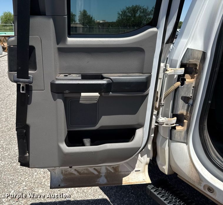 image for item IE9134 2021 Ford F250 Super Duty XL SuperCab pickup truck