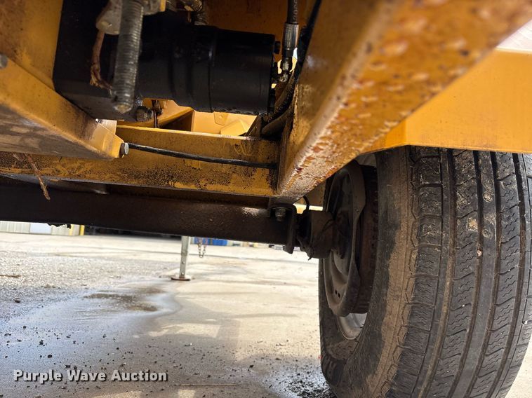 image for item ND9765 2017 Wallenstein CR100HW wood chipper