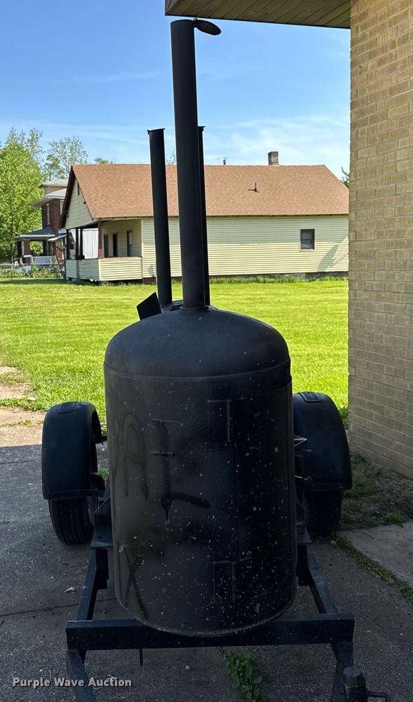 image for item NJ9658 Smoker trailer