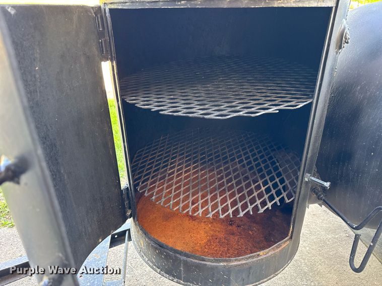 image for item NJ9658 Smoker trailer