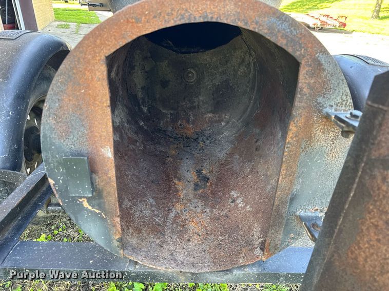 image for item NJ9658 Smoker trailer