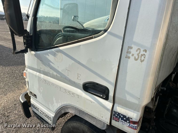 image for item NJ9726 2005 Mitsubishi FH211 dump flatbed truck