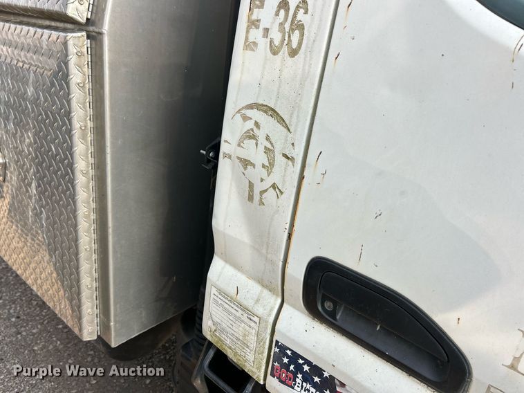 image for item NJ9726 2005 Mitsubishi FH211 dump flatbed truck