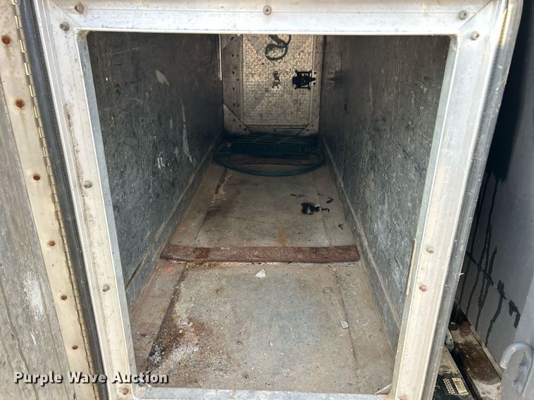 image for item NJ9726 2005 Mitsubishi FH211 dump flatbed truck