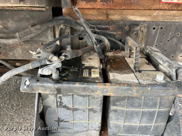 image for item NJ9726 2005 Mitsubishi FH211 dump flatbed truck