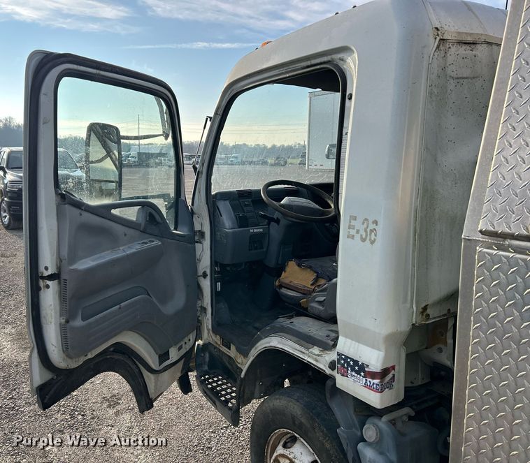 image for item NJ9726 2005 Mitsubishi FH211 dump flatbed truck