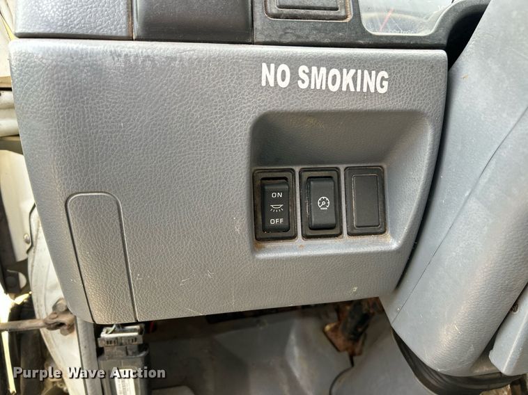 image for item NJ9726 2005 Mitsubishi FH211 dump flatbed truck