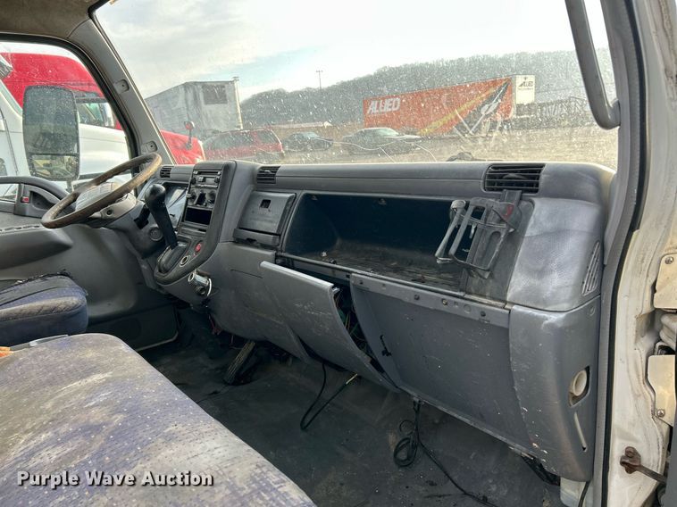 image for item NJ9726 2005 Mitsubishi FH211 dump flatbed truck