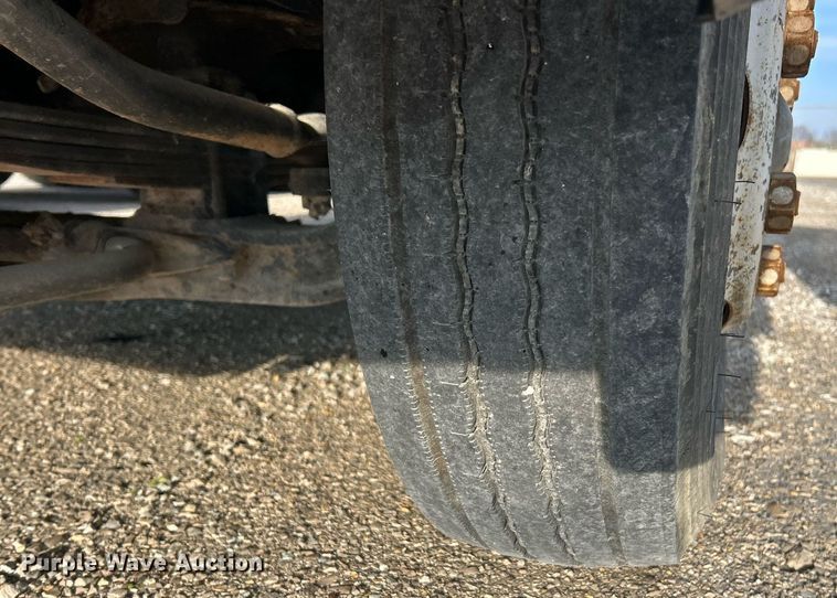 image for item NJ9726 2005 Mitsubishi FH211 dump flatbed truck