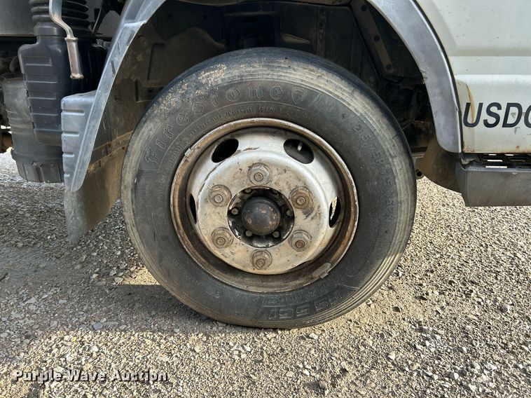 image for item NJ9726 2005 Mitsubishi FH211 dump flatbed truck