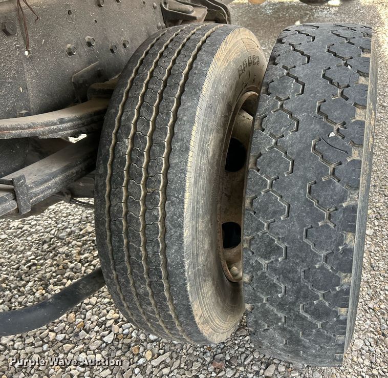 image for item NJ9726 2005 Mitsubishi FH211 dump flatbed truck